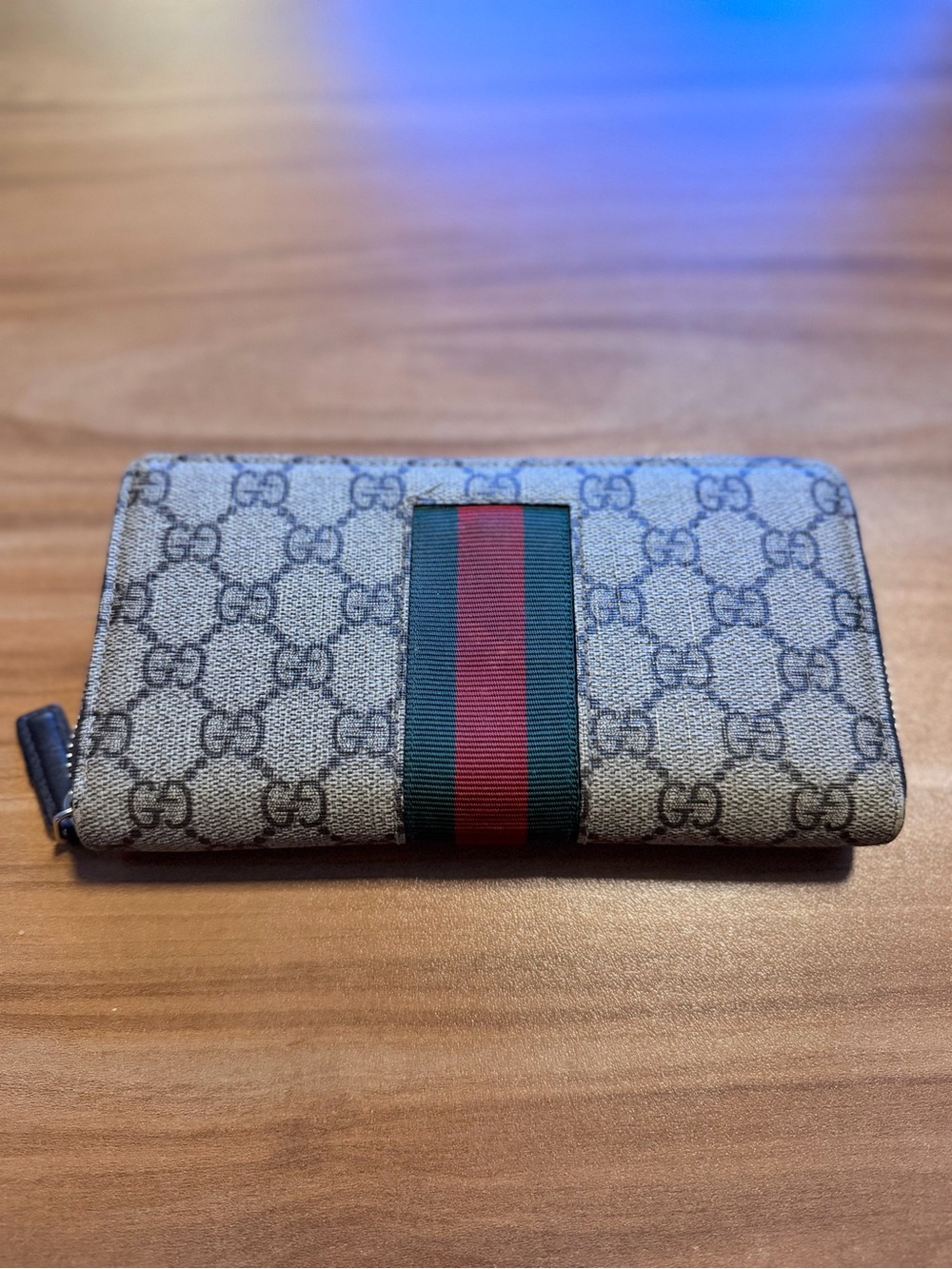 Gucci Beige GG Supreme Zip Wallet with Red and Green Web and Gold Bee - Picture 5 of 9